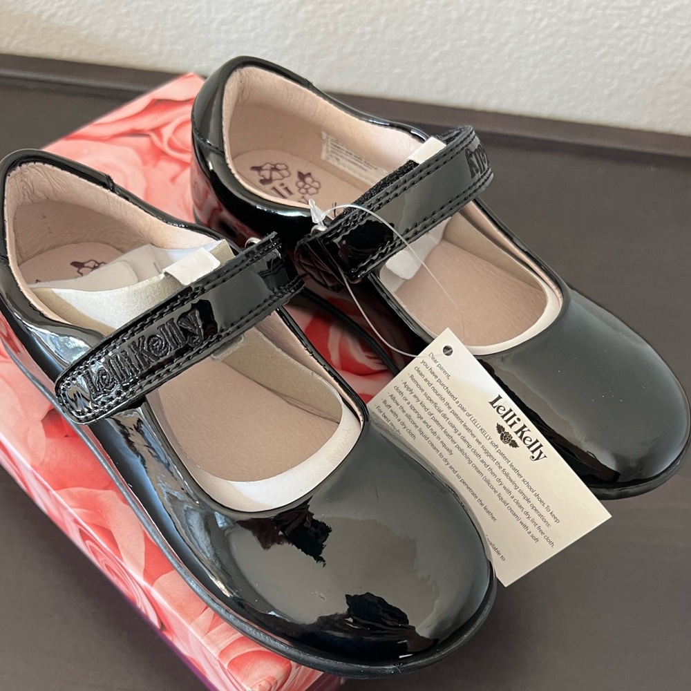 LELLI KELLY Classic Black Patent School Shoes US 8 EU 25